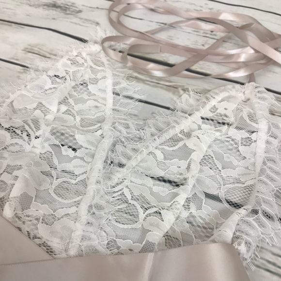 White Eyelash Lace Plunging V-neck Teddy Bodysuit - Picture 13 of 15